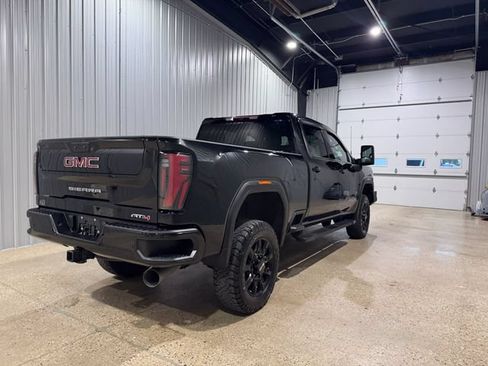 Used 2024 GMC Sierra 2500 AT4 AWD/4WD image 8
