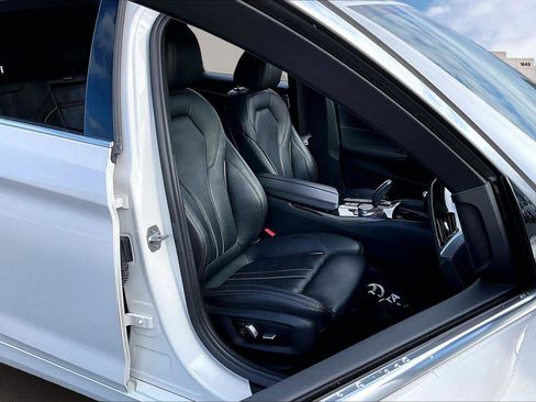 Used 2019 BMW 530i w/ Convenience Package image 7