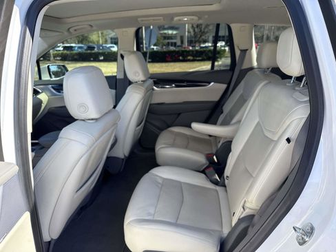 Used 2023 Cadillac XT6 Premium Luxury image 14