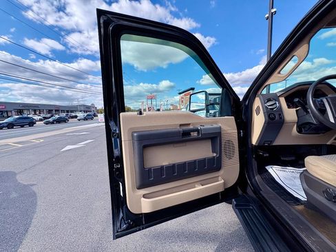 Used 2014 Ford F250 XLT w/ Snow Plow Prep Package image 17