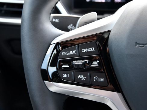 Used 2025 BMW 330i Sedan image 9