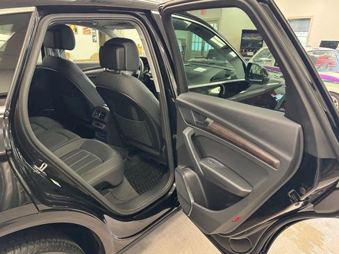 Used 2022 Audi Q5 2.0T Premium w/ Convenience Package AWD/4WD image 37