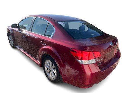 Used 2010 Subaru Legacy 2.5i Premium image 3