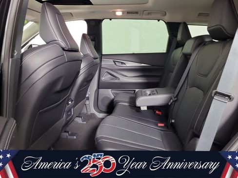 Certified 2025 INFINITI QX60 Luxe w/ Vision Package AWD/4WD image 11