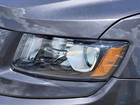 Used 2015 Jeep Grand Cherokee Altitude AWD/4WD image 9