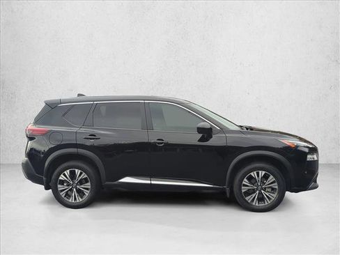 Used 2023 Nissan Rogue SV image 4