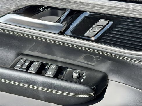 Used 2024 Jeep Wagoneer L Series III w/ Flexible Seating Group image 13