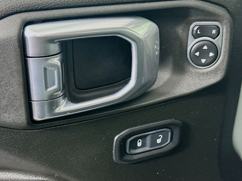 Used 2023 Jeep Wrangler Unlimited w/ Dual Top Group AWD/4WD image 15