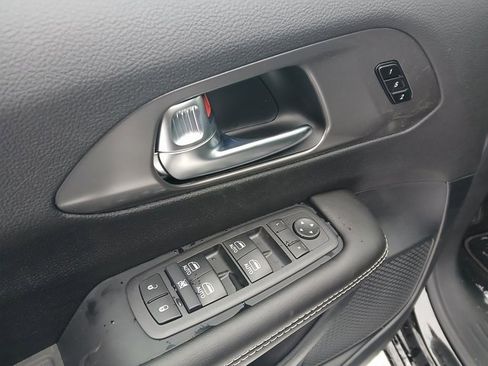 New 2026 Chrysler Pacifica Select image 8