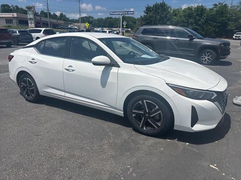 Used 2025 Nissan Sentra SV FWD image 14