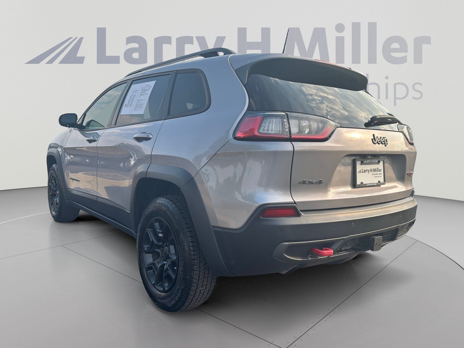 Used 2019 Jeep Cherokee Trailhawk w/ Cold Weather Group AWD/4WD image 3