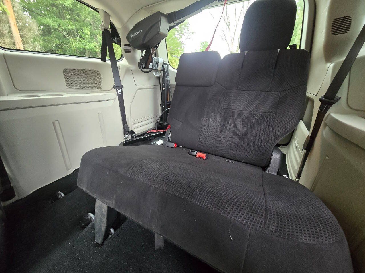 Used 2013 Dodge Grand Caravan SE FWD image 31