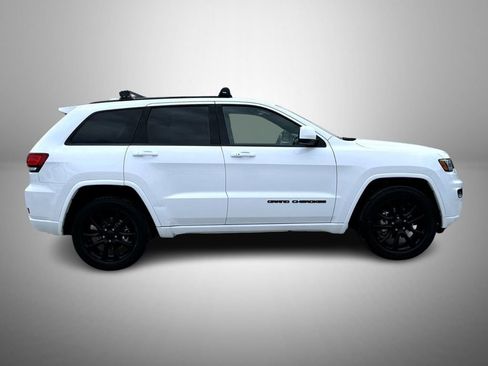Used 2019 Jeep Grand Cherokee Altitude AWD/4WD image 4