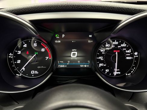 Used 2018 Alfa Romeo Giulia AWD image 19