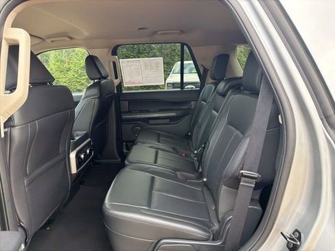 Used 2024 Ford Expedition XLT image 17