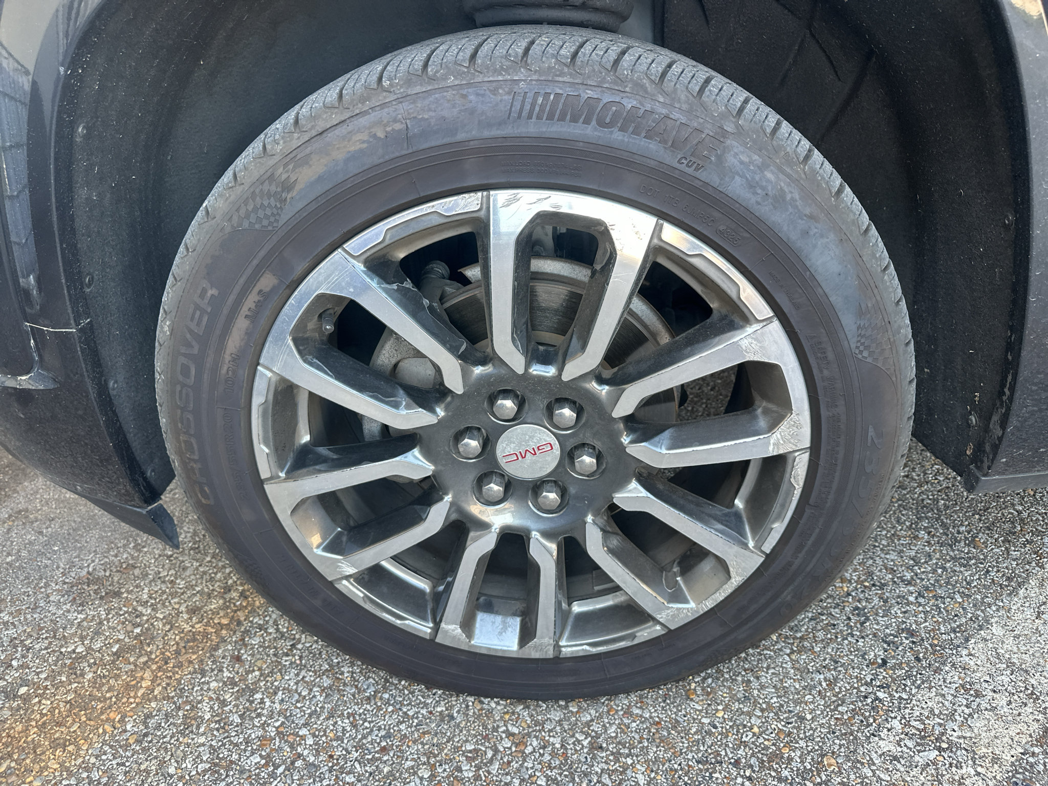 Used 2020 GMC Acadia Denali w/ Technology Package FWD image 23