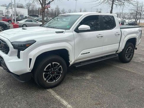 Used 2025 Toyota Tacoma TRD Sport image 1