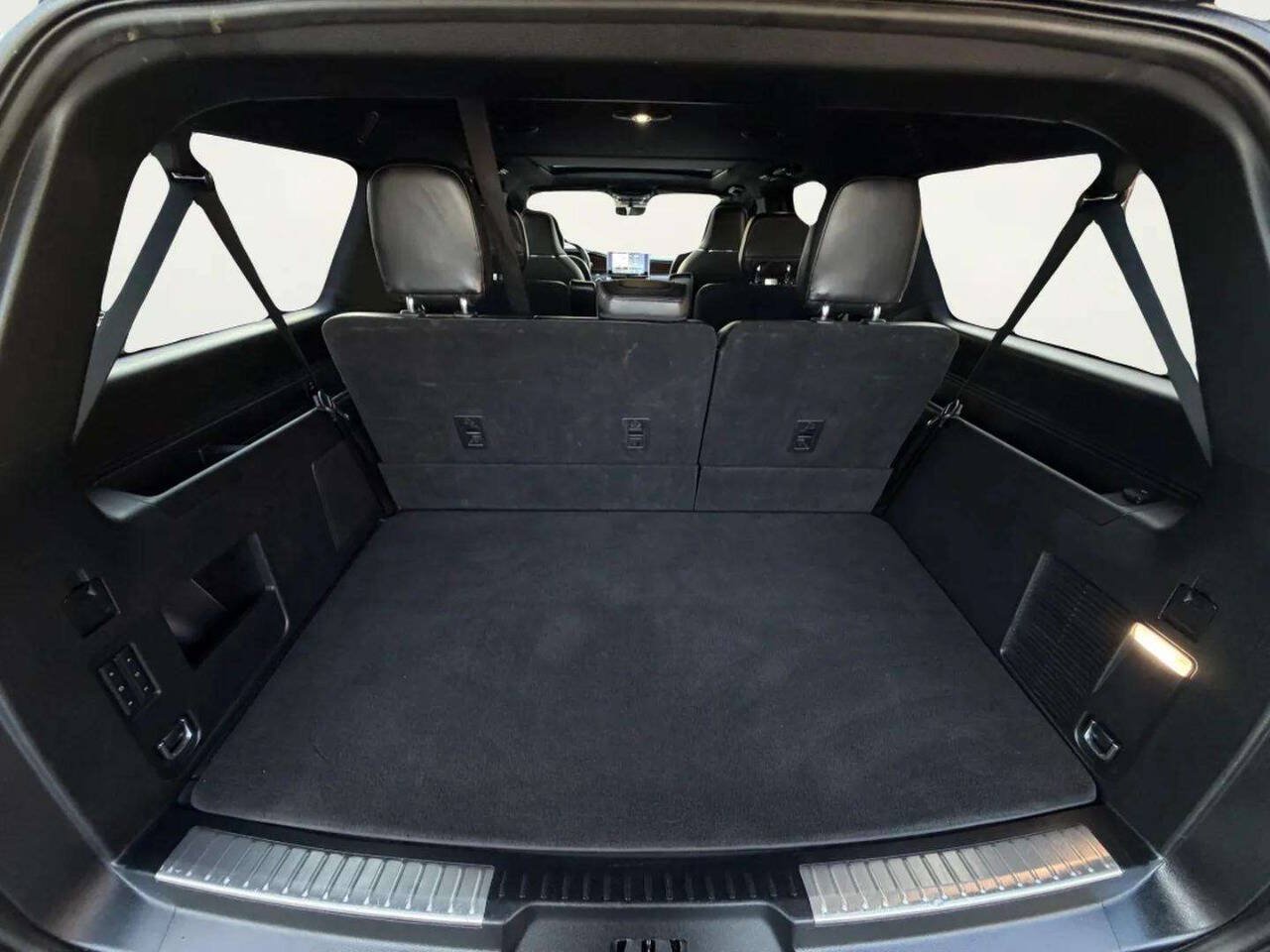 Used 2020 Lincoln Navigator L Reserve AWD/4WD image 5
