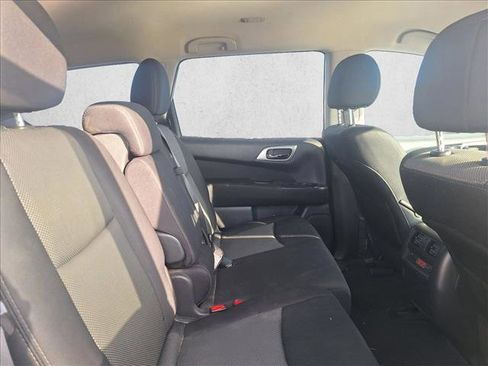 Used 2017 Nissan Pathfinder S image 16