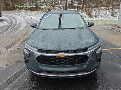 New 2025 Chevrolet Trax LT w/ Sunroof Package