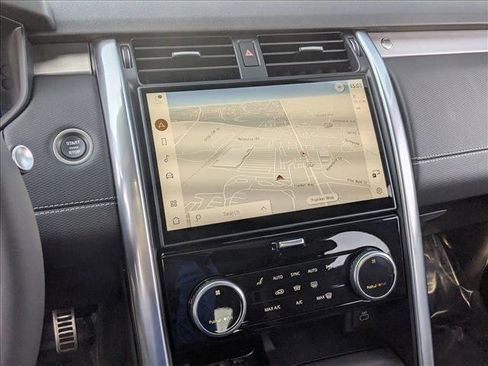 Used 2025 Land Rover Discovery Dynamic SE image 14