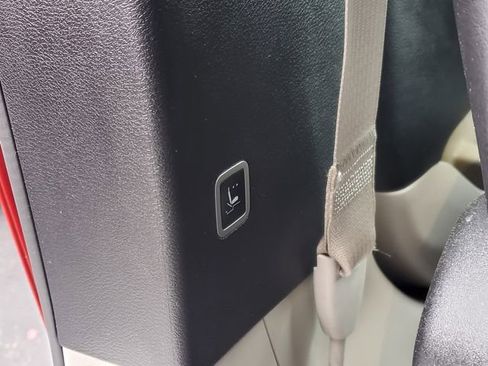 Certified 2024 Chrysler Pacifica Touring-L image 25