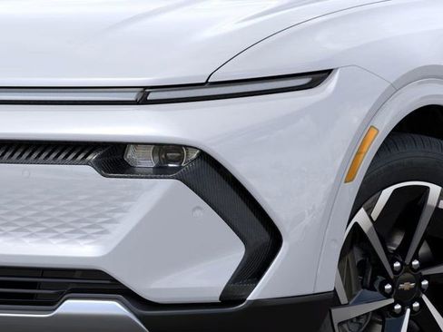 New 2025 Chevrolet Equinox EV LT image 10