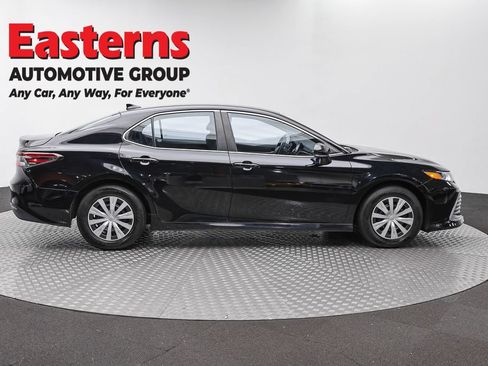 Used 2022 Toyota Camry LE FWD image 4