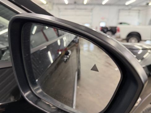 Used 2025 Nissan Kicks SR image 28