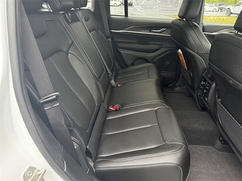 Certified 2024 Jeep Grand Cherokee Limited image 17