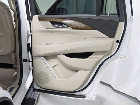 Used 2020 Cadillac Escalade Luxury AWD/4WD image 39