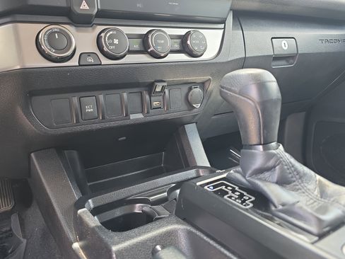 Used 2021 Toyota Tacoma SR AWD/4WD image 32