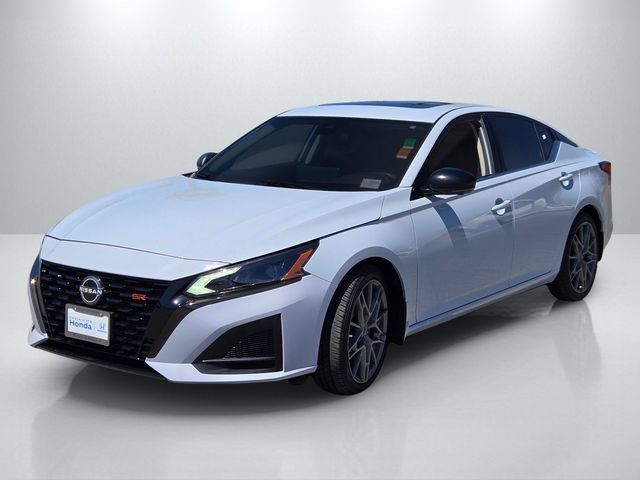 Used 2023 Nissan Altima 2.0 SR FWD image 8