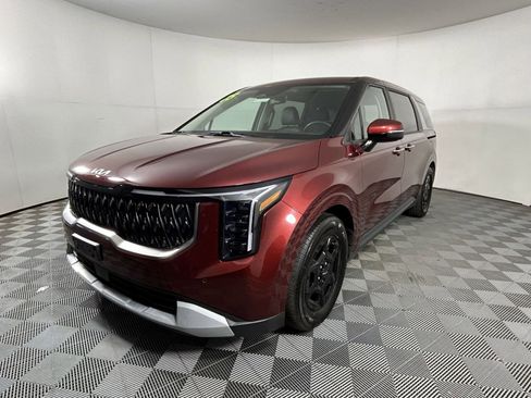 Certified 2025 Kia Carnival image 3