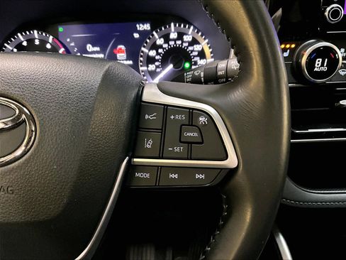 Used 2023 Toyota Highlander XLE image 25