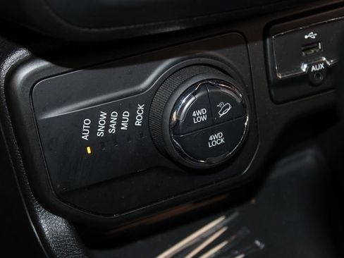 Used 2018 Jeep Renegade Trailhawk AWD/4WD image 30