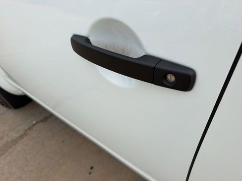 Used 2020 Nissan Frontier SV RWD image 12