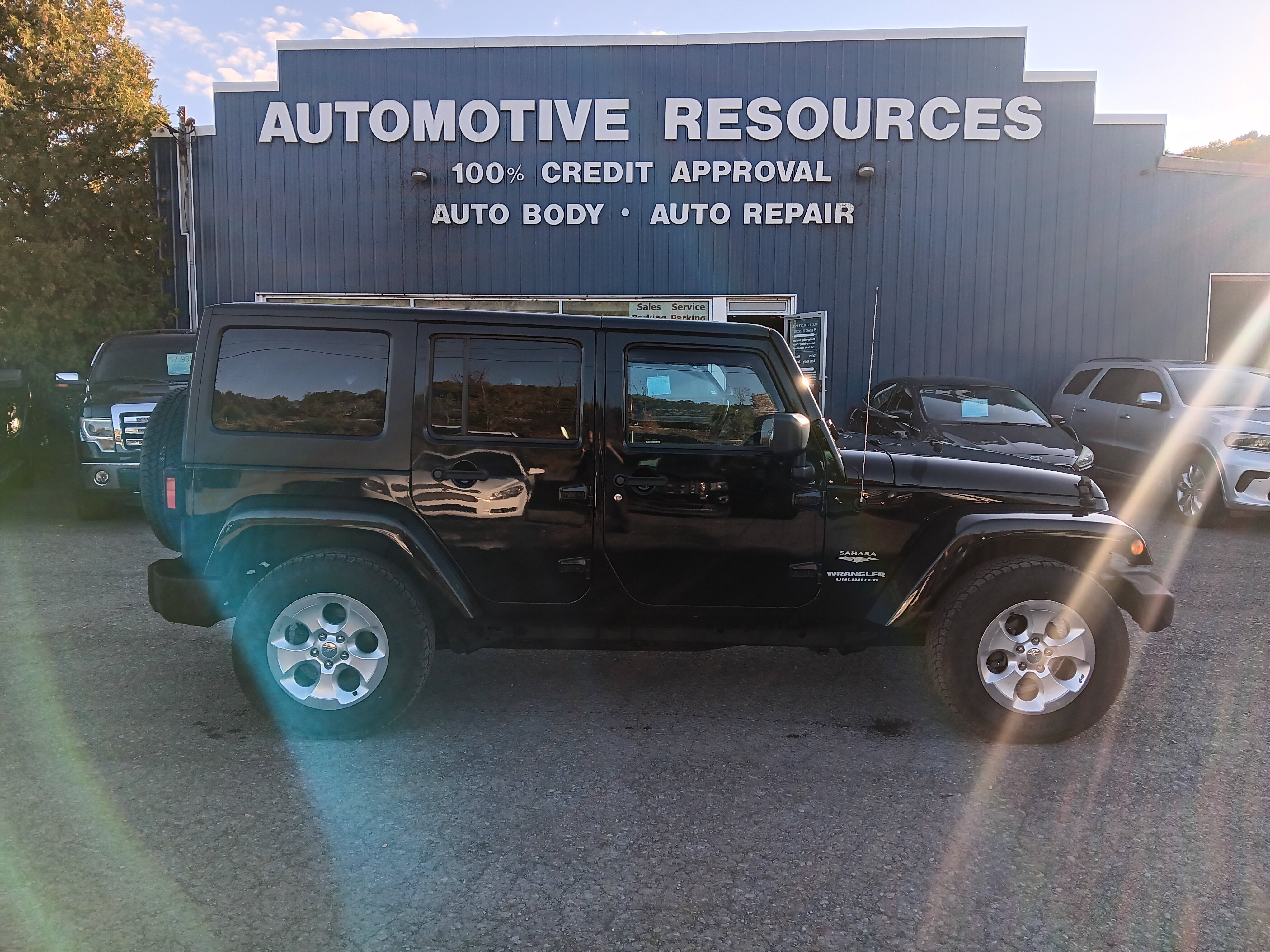 Used 2015 Jeep Wrangler Unlimited Sahara w/ Connectivity Group AWD/4WD image 6