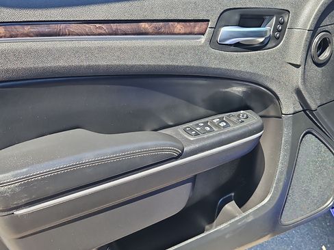 Used 2019 Chrysler 300 Limited w/ Safetytec Plus Group RWD image 11