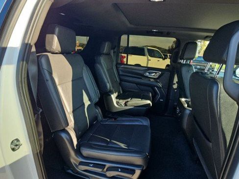 Used 2021 Chevrolet Suburban LT w/ LT Signature Plus Package RWD image 27