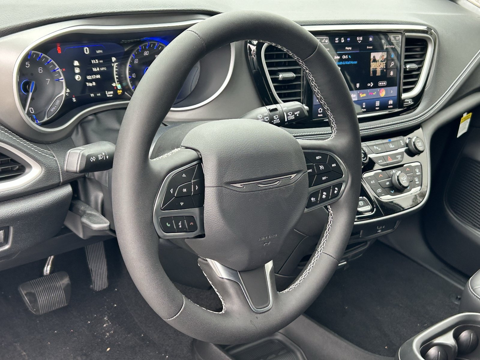 New 2027 Chrysler Pacifica Select FWD image 19