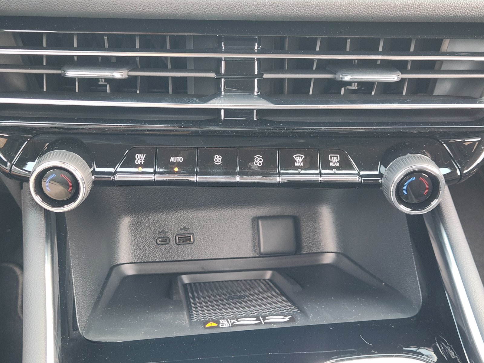 New 2027 Chevrolet Traverse LT FWD image 18