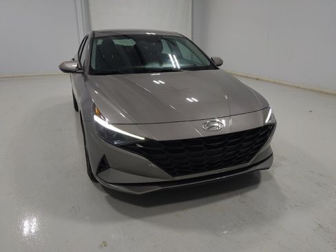Used 2023 Hyundai Elantra SEL FWD image 14
