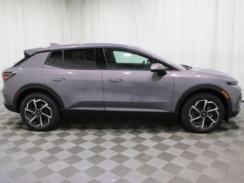 New 2026 Chevrolet Equinox EV LT image 33