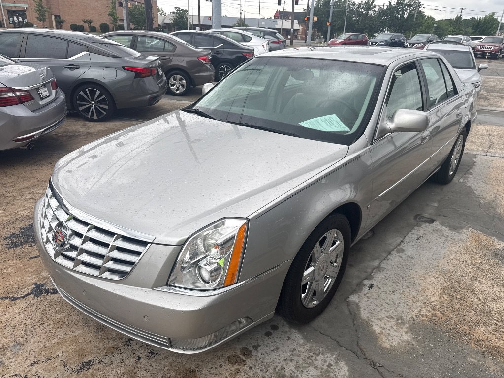 Used 2007 Cadillac DTS Luxury I w/ Sun And Sound Package FWD image 1