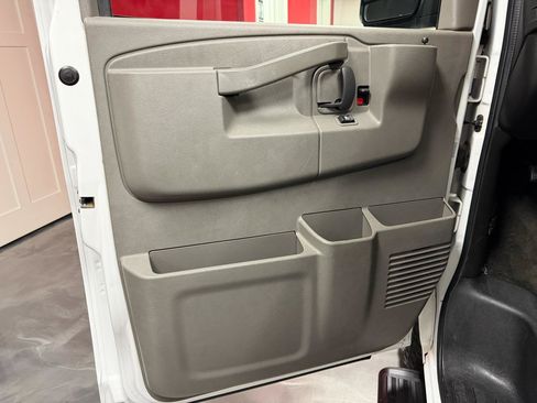 Used 2019 Chevrolet Express 3500 LT w/ LT Preferred Equipment Group RWD image 17