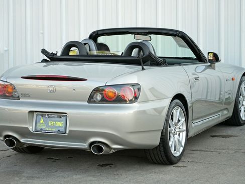 Used 2004 Honda S2000 image 38