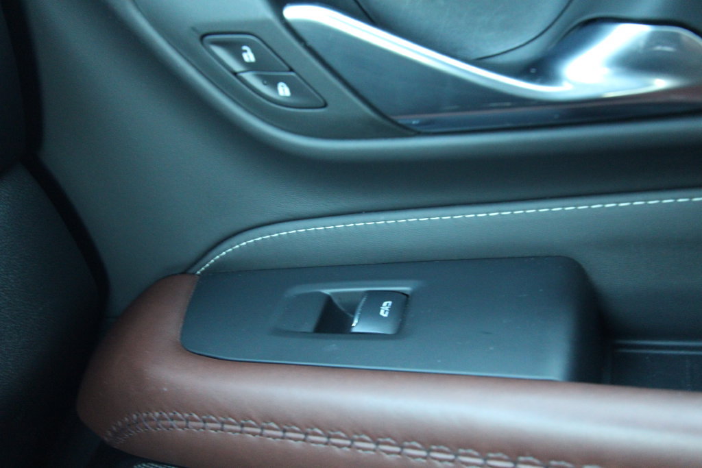 Used 2024 GMC Yukon XL Denali Ultimate AWD/4WD image 28