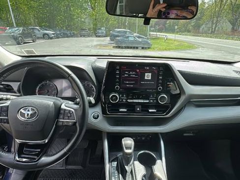 Used 2020 Toyota Highlander LE AWD/4WD image 9