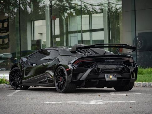 Used 2022 Lamborghini Huracan STO image 24